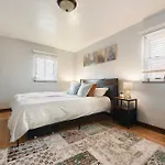 Cozy 3-Bedroom Family Home - Sleeps 8, Great Coffee