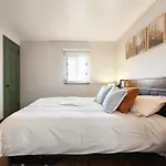 Cozy 3-Bedroom Family Home - Sleeps 8, Great Coffee