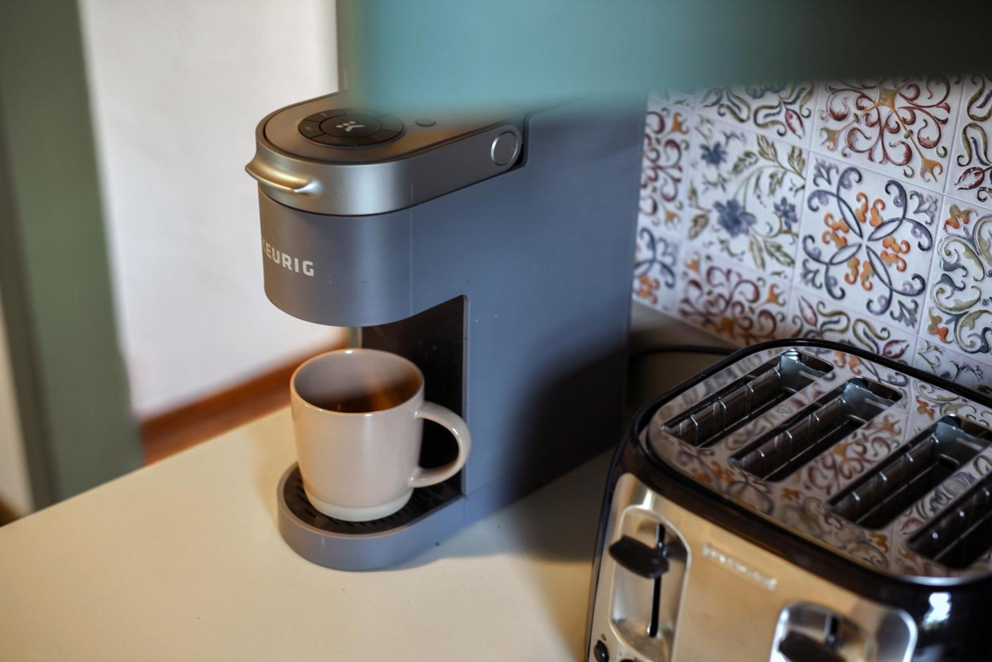 Cozy 3-bedroom Family - Sleeps 8, Great Coffee Holiday home Pittsburgh