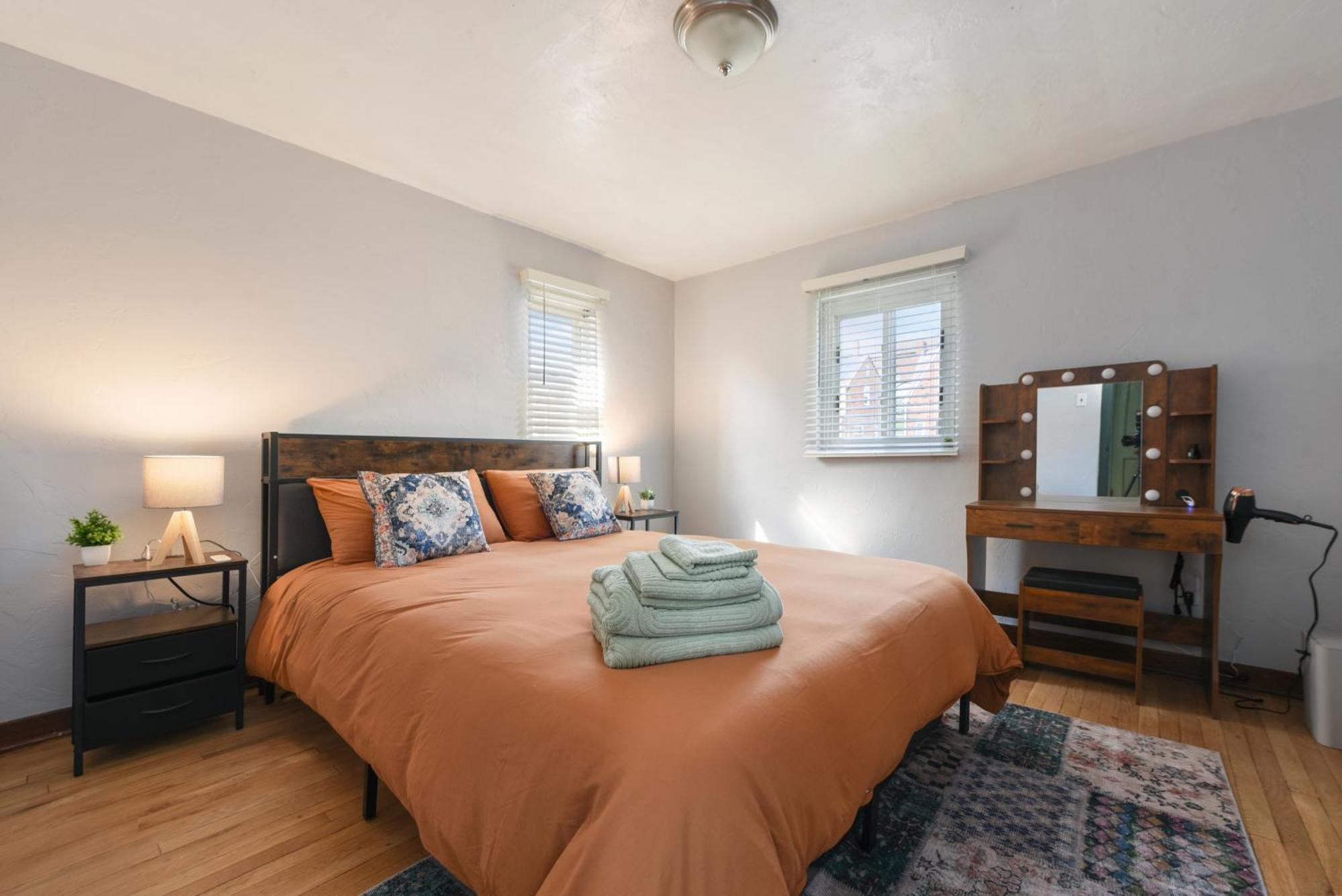 Cozy 3-bedroom Family - Sleeps 8, Great Coffee * Pittsburgh