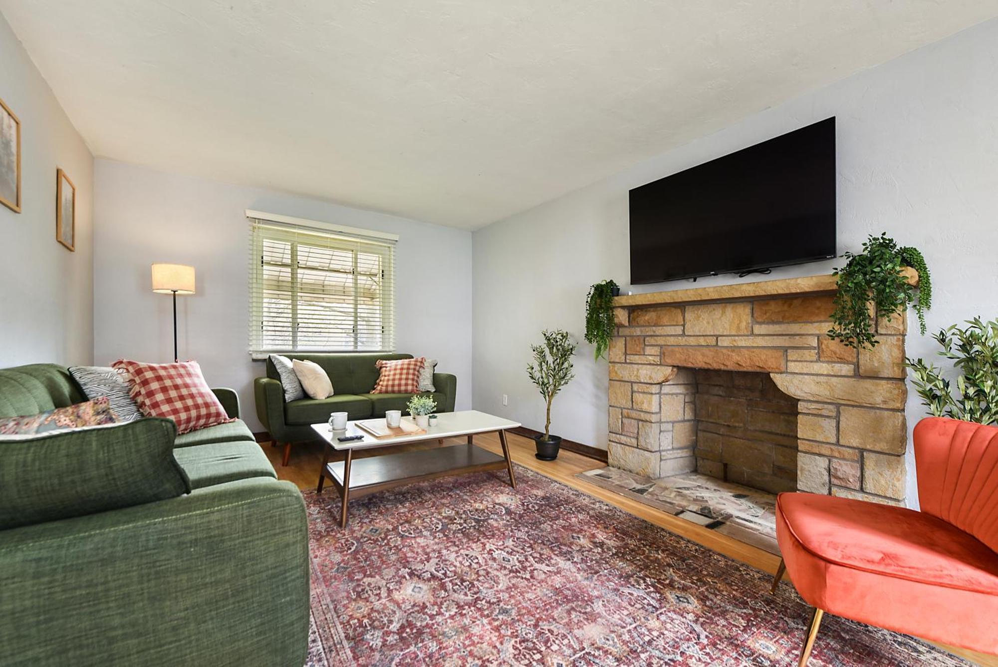 Holiday home Cozy 3-bedroom Family - Sleeps 8, Great Coffee Pittsburgh