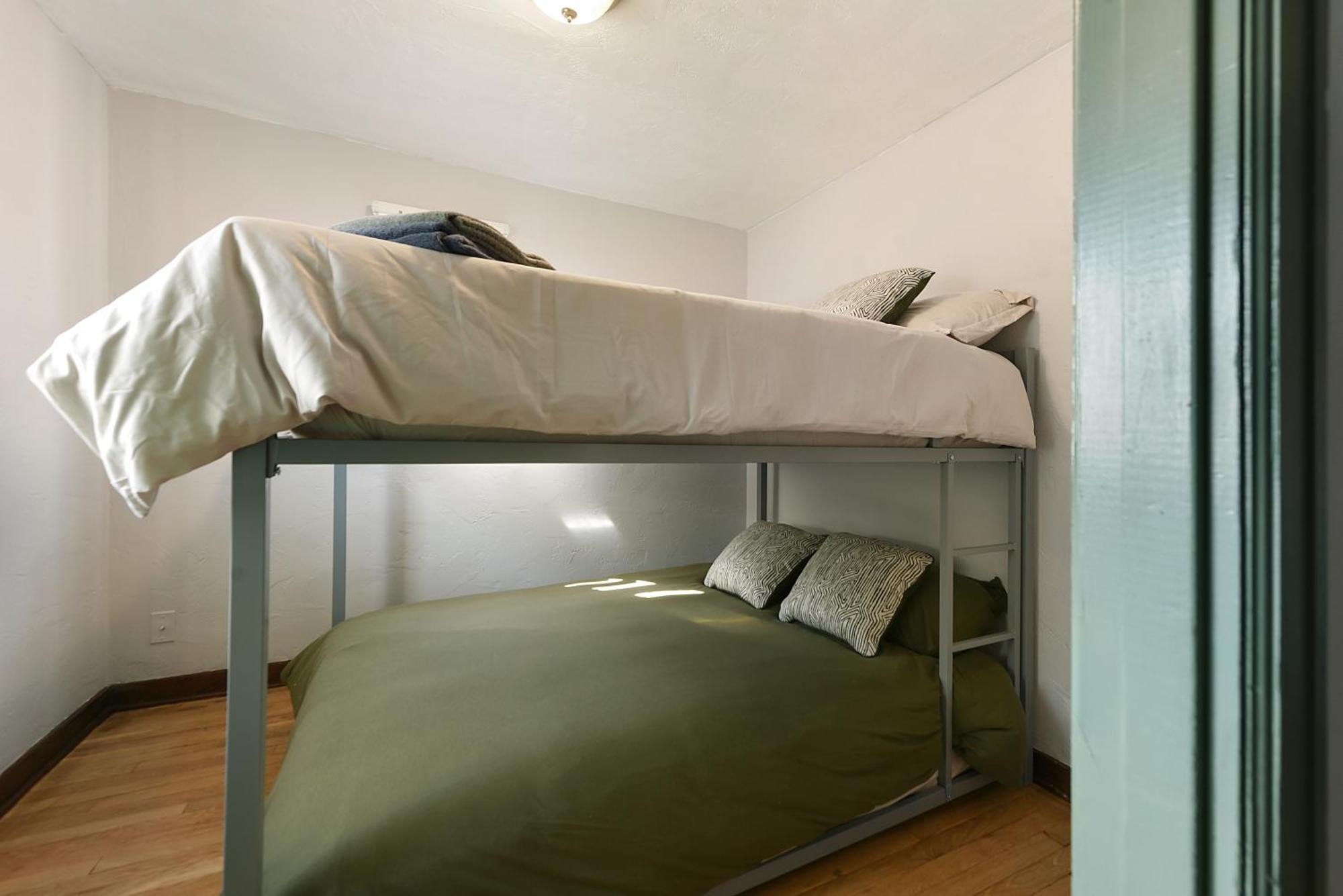 Holiday home Cozy 3-bedroom Family - Sleeps 8, Great Coffee
